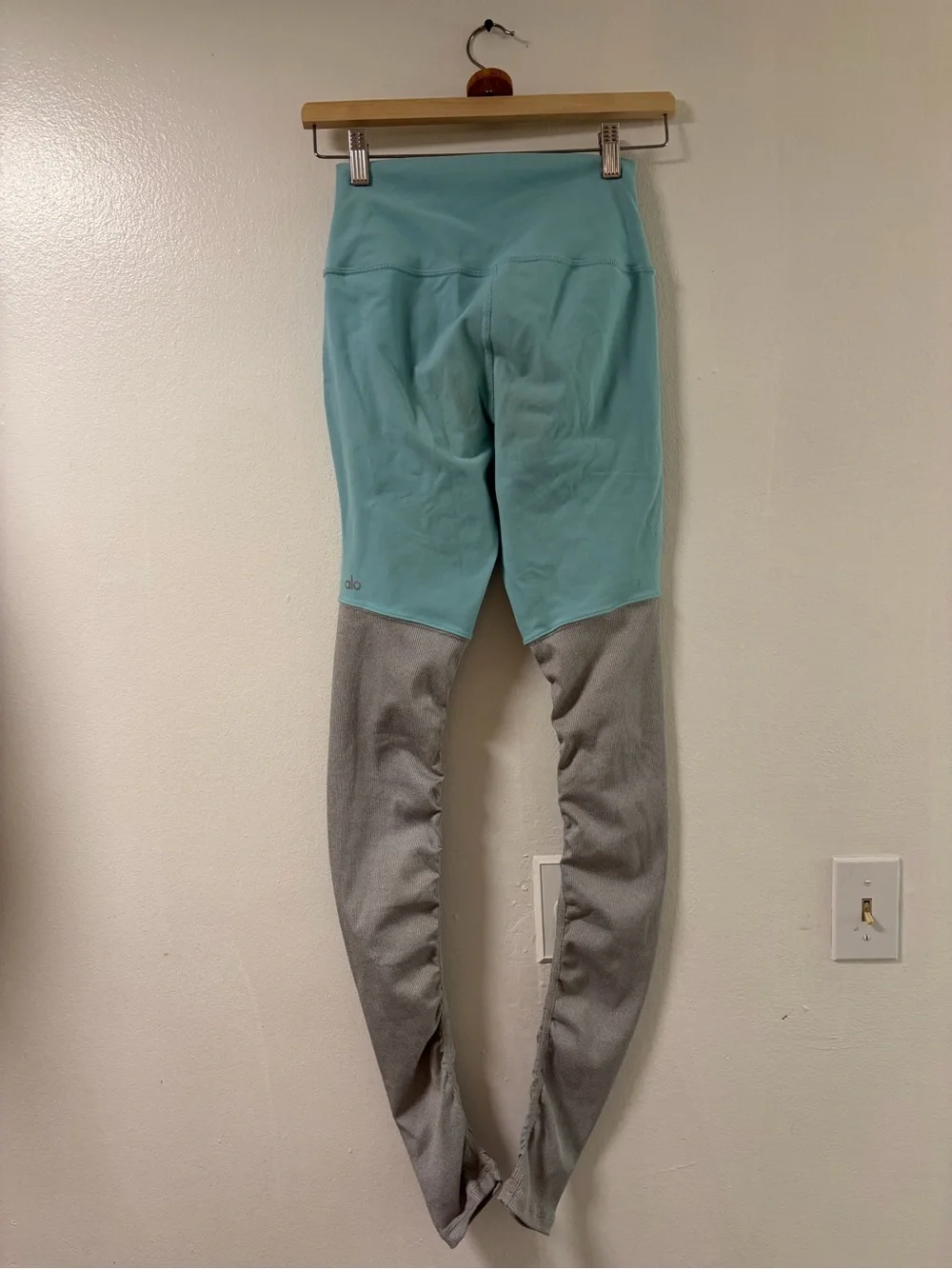 ALO Yoga Leggings in Aqua and Gray